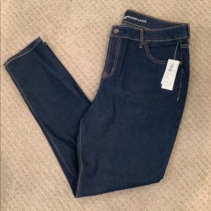 Old Navy new with tags mid rise super skinny jeans